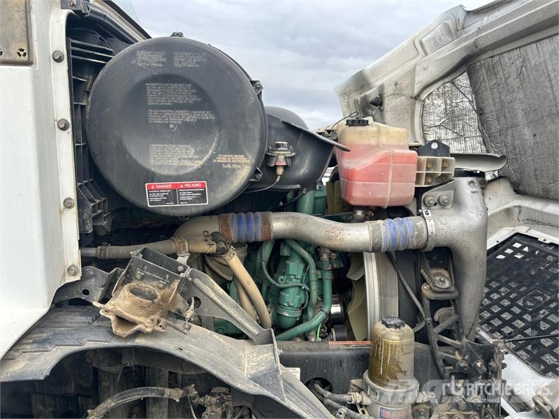 Volvo VNM 牵引车