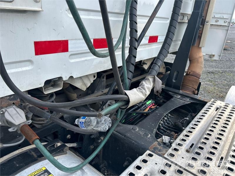 Volvo VNM 牵引车