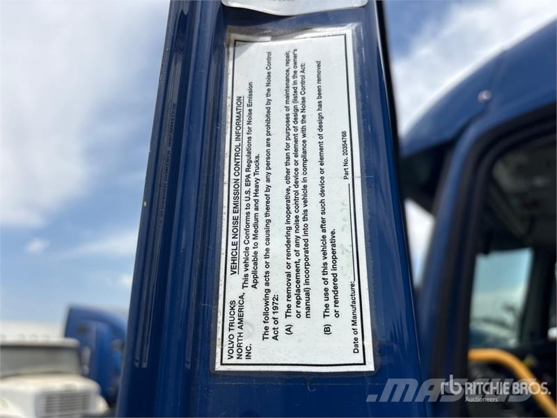 Volvo VNR640 6x4 T/A Sleeper Truck Tractor Cavalos mecânicos
