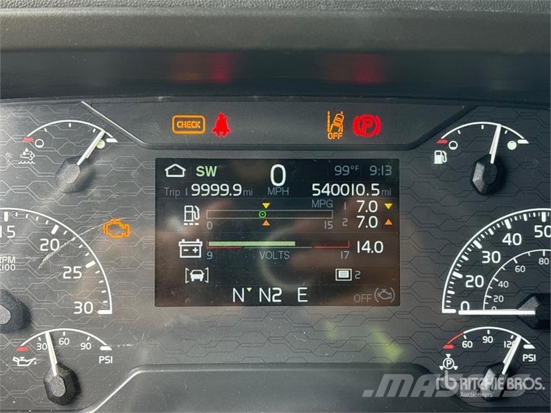 Volvo VNR640 6x4 T/A Sleeper Truck Tractor Cavalos mecânicos