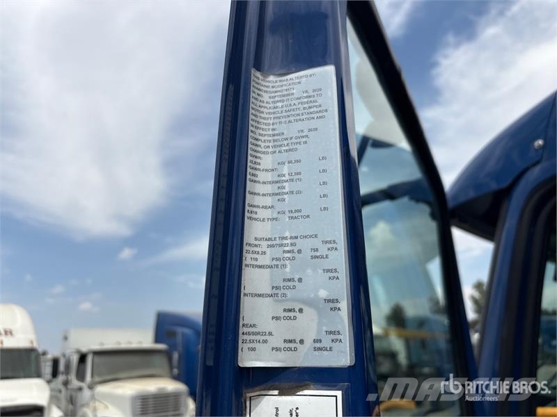 Volvo VNR640 6x4 T/A Sleeper Truck Tractor Cavalos mecânicos