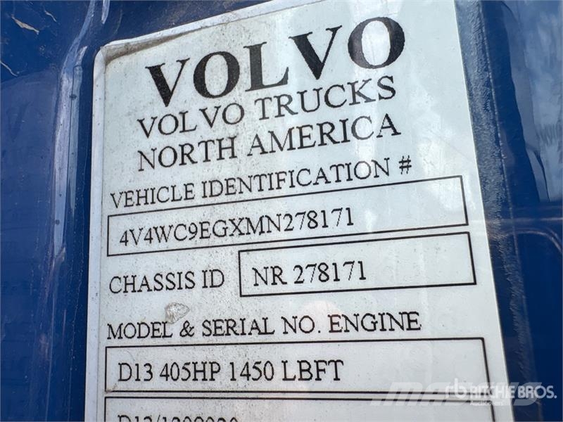 Volvo VNR640 6x4 T/A Sleeper Truck Tractor Cavalos mecânicos