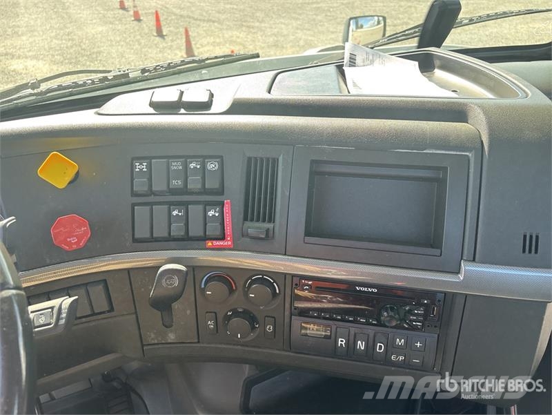 Volvo VNR64300 T/A Day Cab Truck Tractor Prime Movers