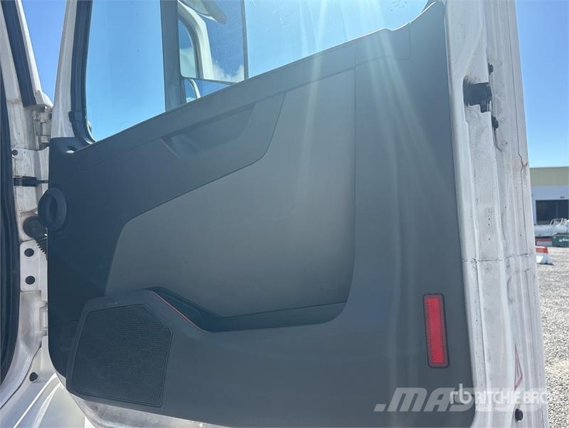 Volvo VNR64300 T/A Day Cab Truck Tractor Prime Movers