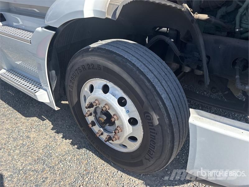 Volvo VNR64300 T/A Day Cab Truck Tractor 牵引车