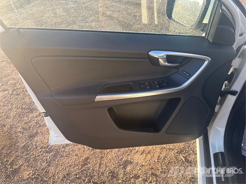 Volvo XC60 Kistehergépjárművek