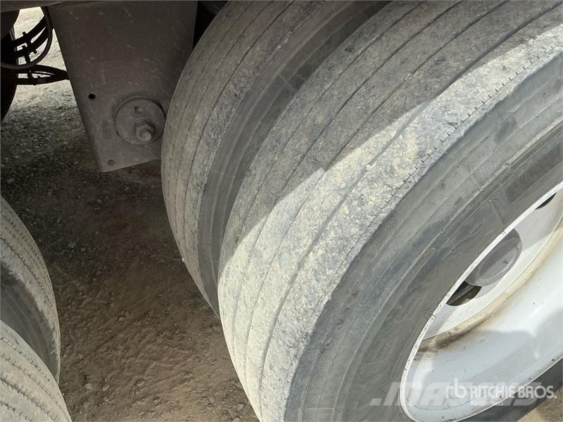 Wabash DVCVHPC 53 ft x 102 in T/A Van Trailer Причепи-фургони