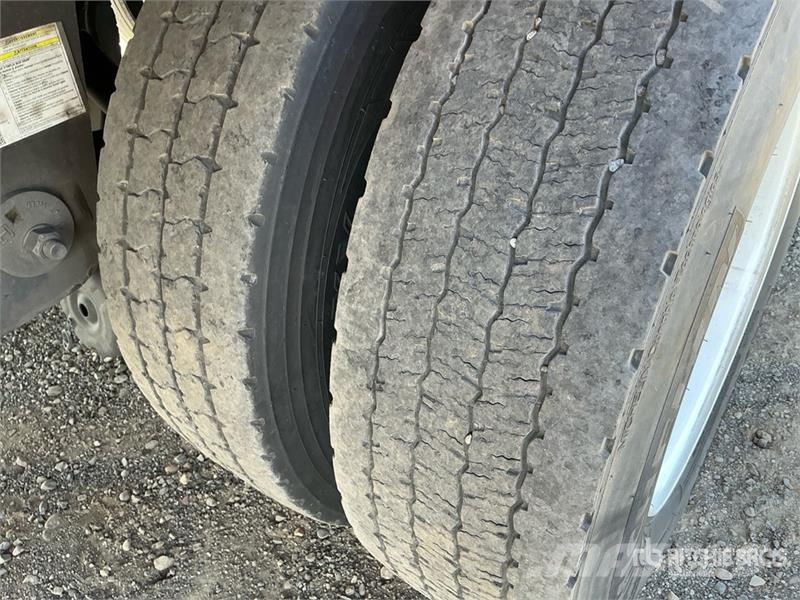Wabash DVCVHPC 53 ft x 96 in T/A Van Trailer Причепи-фургони