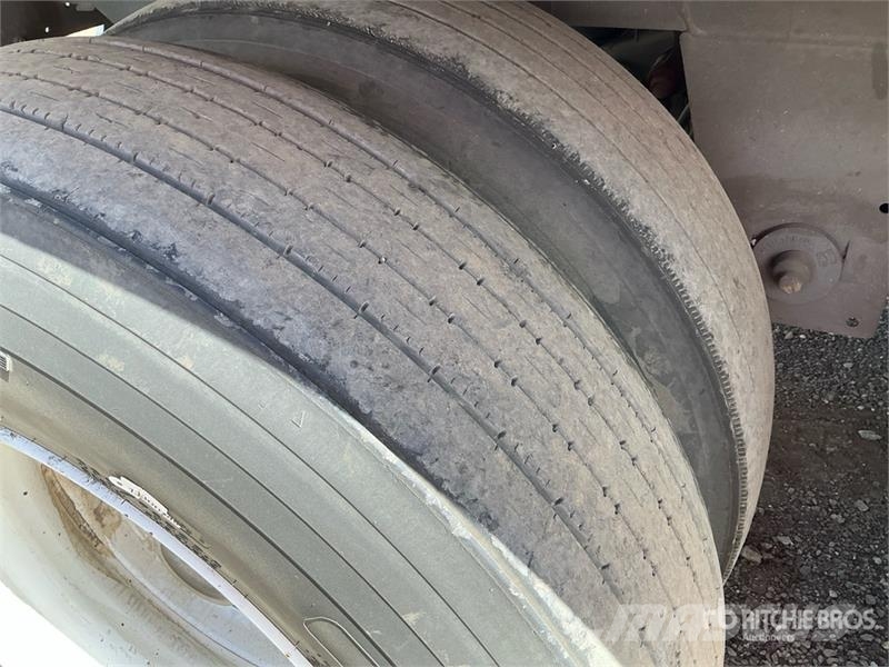Wabash DVCVHPC 53 ft x 96 in T/A Van Trailer Причепи-фургони