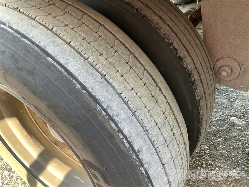 Wabash DVCVHPC 53 ft x 102 in T/A Van Trailer Dengtos priekabos