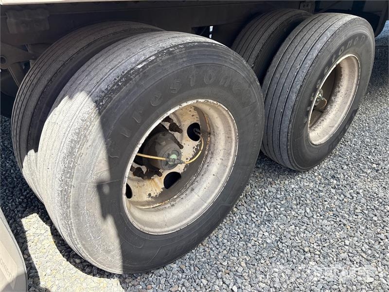 Wabash DVHDHPC 53 ft x 102 in T/A Van Trailer Box Trailers