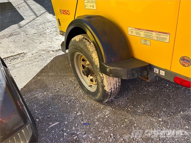 Wacker Neuson E1250 140000 BTU Ground Heater Fűtő és Hűtő felszerelések