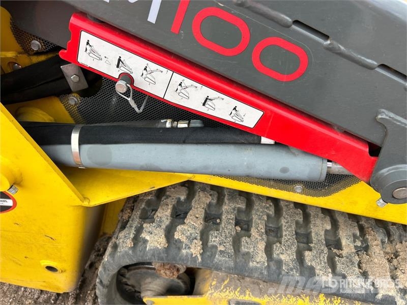 Wacker Neuson SM100 Mini Compact Track Loader Kompaktrakodók