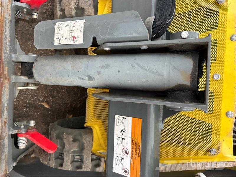 Wacker Neuson SM100 Mini Compact Track Loader Kompaktrakodók