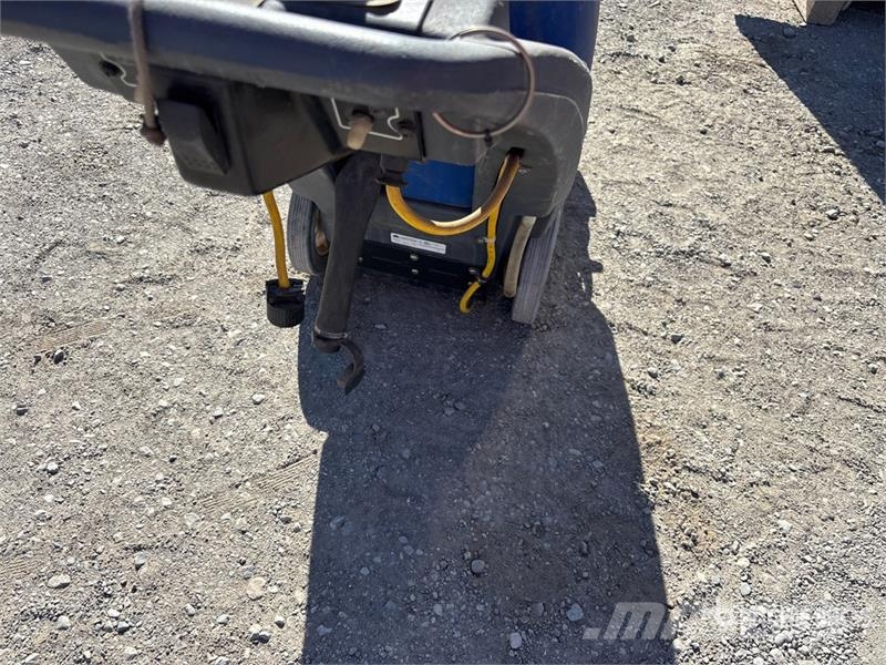Walk-Behind Floor Sweeper Muud saagikoristusmasinad