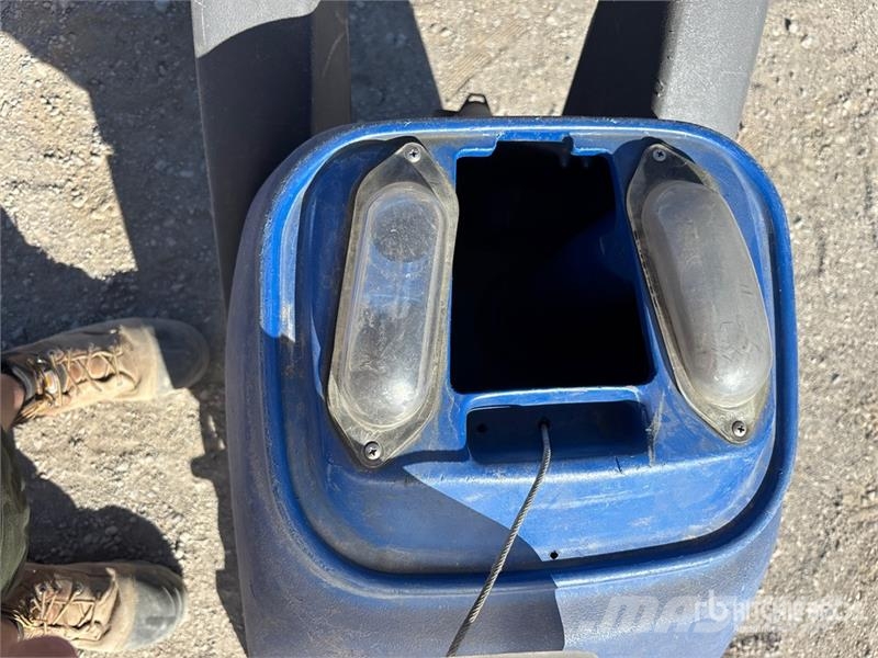 Walk-Behind Floor Sweeper Muud saagikoristusmasinad