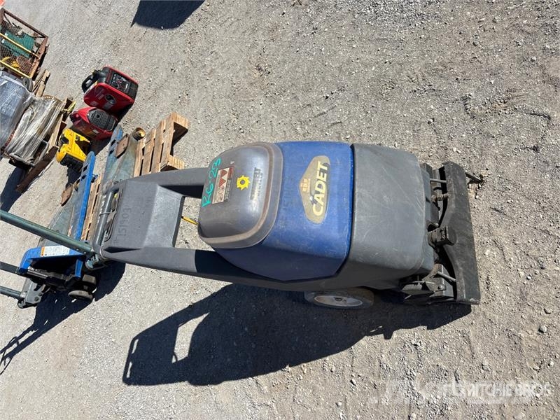 Walk-Behind Floor Sweeper Muud saagikoristusmasinad