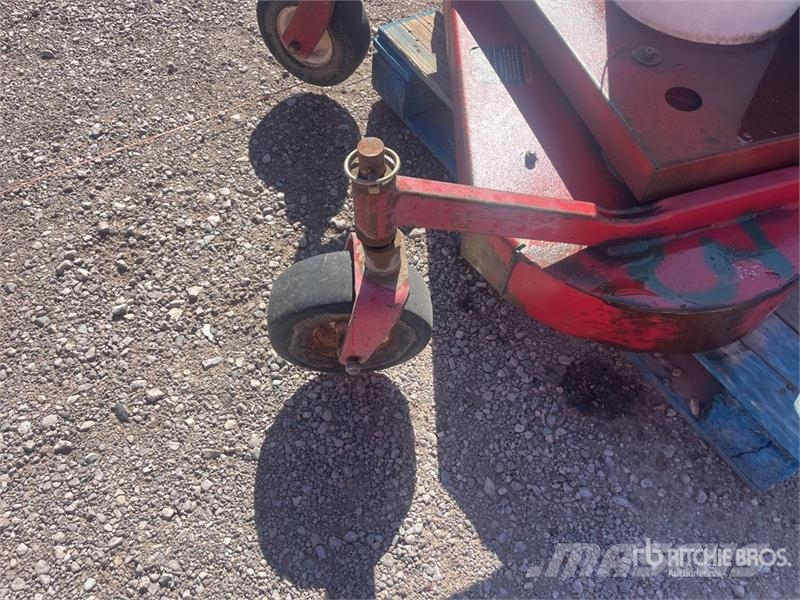  Walk-Behind Lawn Mower (Inoperable) ركوب الحشائش