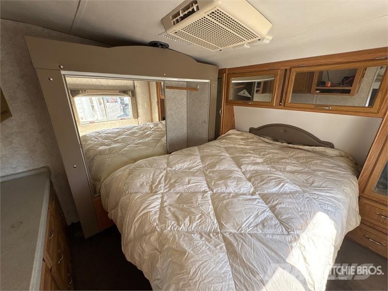  Weekend Warrior Tri/A Toy Hauler Travel Trailer Druge prikolice