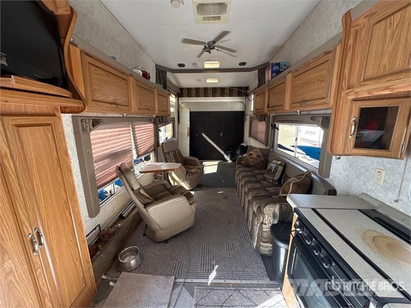  Weekend Warrior Tri/A Toy Hauler Travel Trailer Druge prikolice
