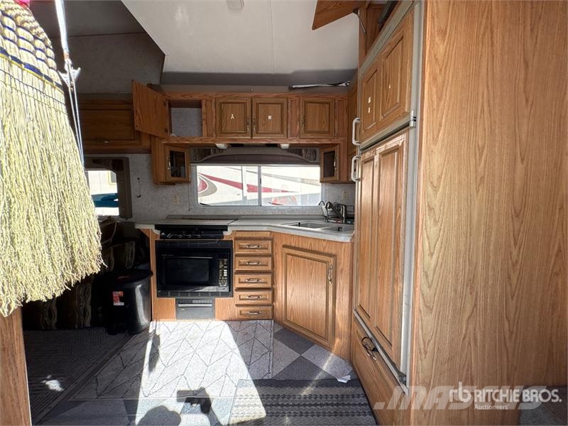  Weekend Warrior Tri/A Toy Hauler Travel Trailer Druge prikolice