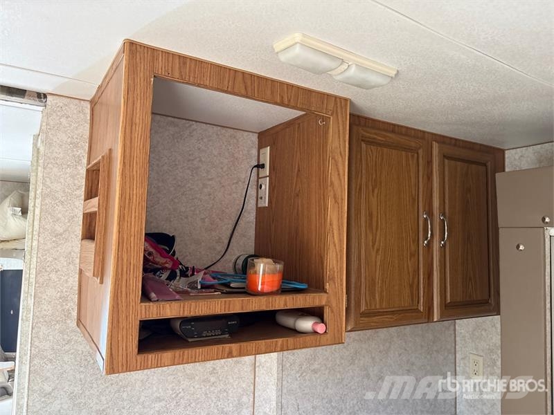  Weekend Warrior Tri/A Toy Hauler Travel Trailer Druge prikolice
