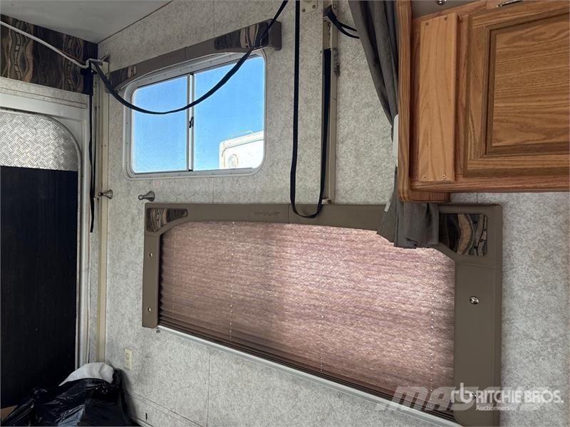  Weekend Warrior Tri/A Toy Hauler Travel Trailer Druge prikolice