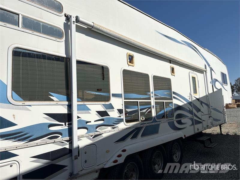  Weekend Warrior Tri/A Toy Hauler Travel Trailer Druge prikolice