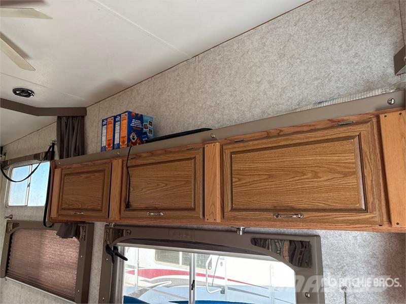  Weekend Warrior Tri/A Toy Hauler Travel Trailer Druge prikolice