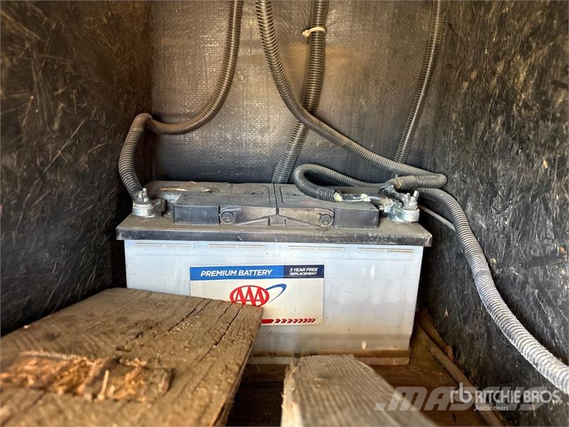  Weekend Warrior Tri/A Toy Hauler Travel Trailer Druge prikolice