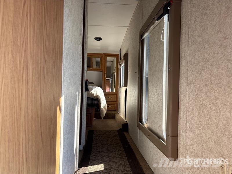  Weekend Warrior Tri/A Toy Hauler Travel Trailer Druge prikolice
