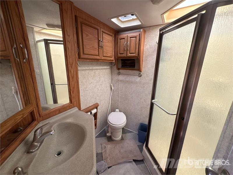  Weekend Warrior Tri/A Toy Hauler Travel Trailer Druge prikolice
