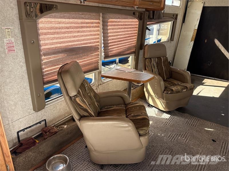  Weekend Warrior Tri/A Toy Hauler Travel Trailer Druge prikolice
