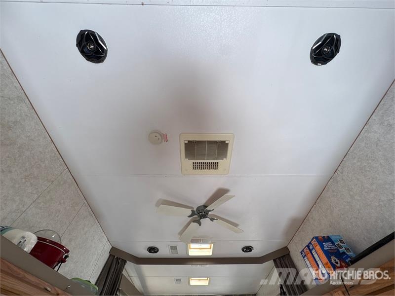  Weekend Warrior Tri/A Toy Hauler Travel Trailer Druge prikolice