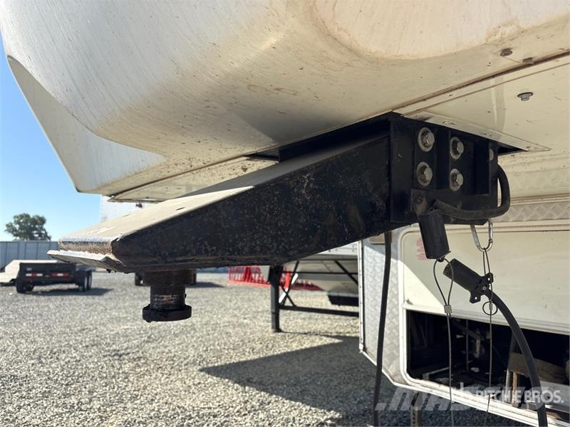  Weekend Warrior Tri/A Toy Hauler Travel Trailer Druge prikolice