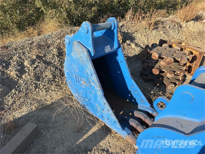 Werk-Brau 24 in .65 cyd Q/C Digging Excavator Bucket Baldes