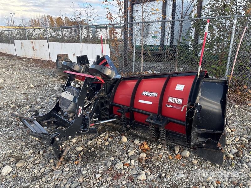 Western 8 ft 6 in V Snow Plow حراثات ونصول الجليد