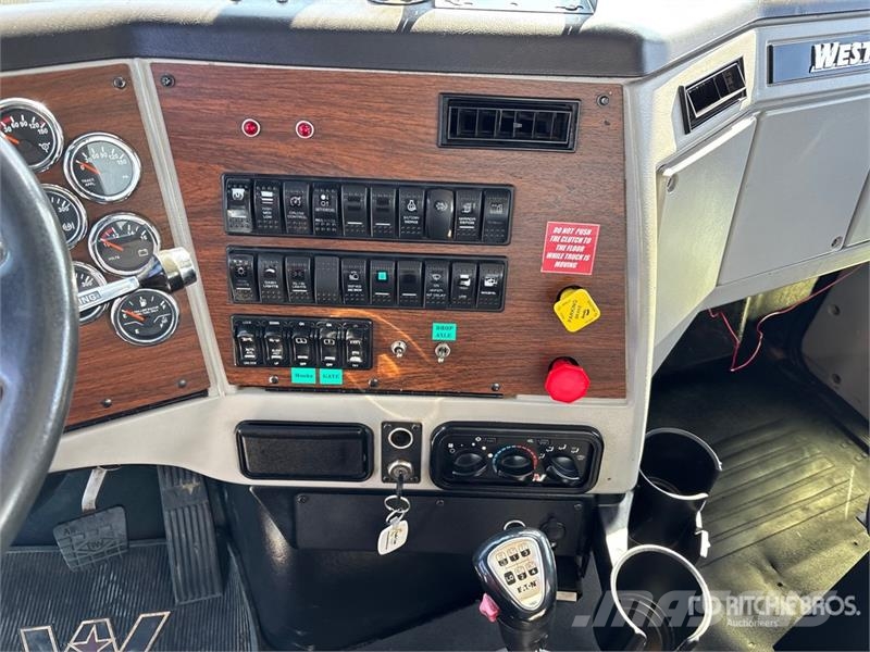 Western Star 4700 8x4 Tri/A Dump Truck Kiperi kamioni