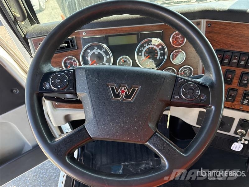 Western Star 4700SF 8x4 Tri/A Dump Truck Kiperi kamioni