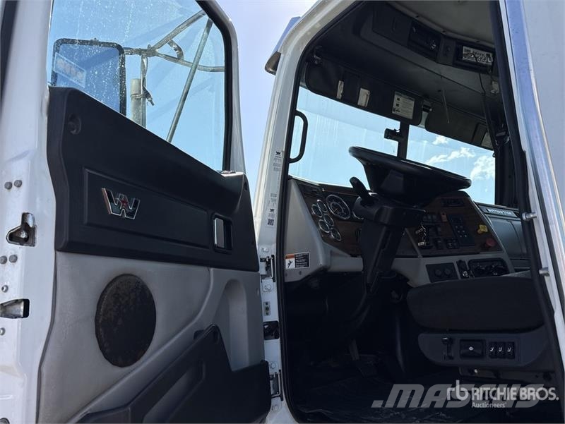 Western Star 4700SF 8x4 Tri/A Dump Truck Kiperi kamioni