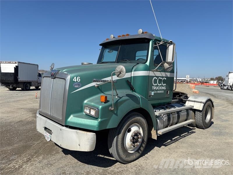 Western Star 4900 4x2 S/A Day Cab Truck Tractor Vetopöytäautot