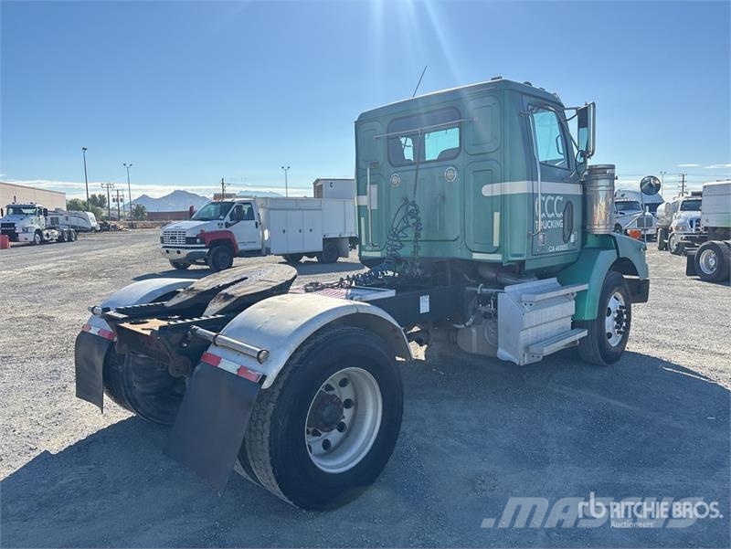 Western Star 4900 4x2 S/A Day Cab Truck Tractor Vetopöytäautot