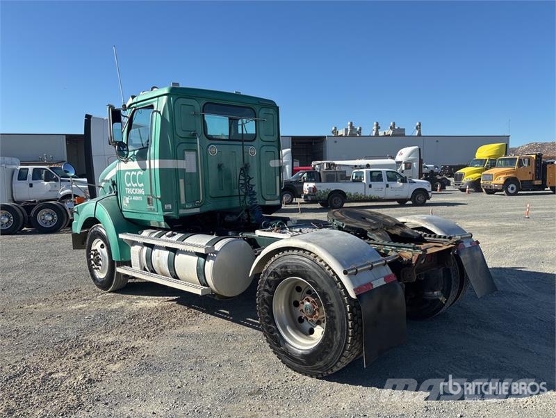 Western Star 4900 4x2 S/A Day Cab Truck Tractor Vetopöytäautot