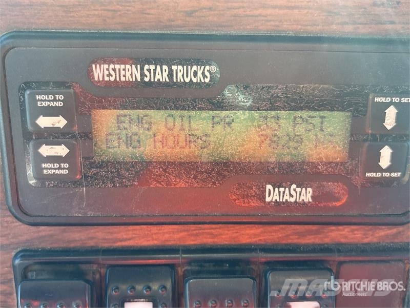 Western Star 4900 4x2 S/A Day Cab Truck Tractor Vetopöytäautot