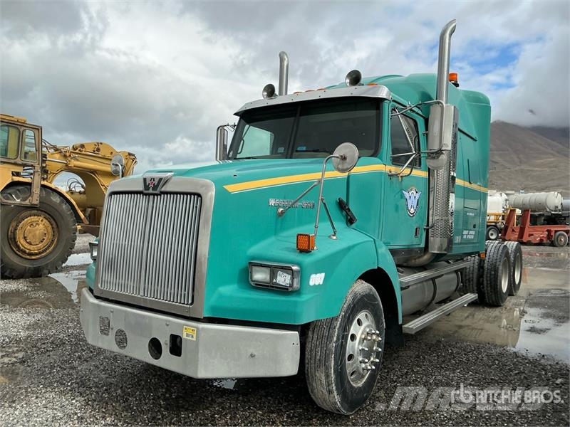 Western Star 4900 6x4 T/A Sleeper Truck Tractor (Inoperable) Tracteur routier