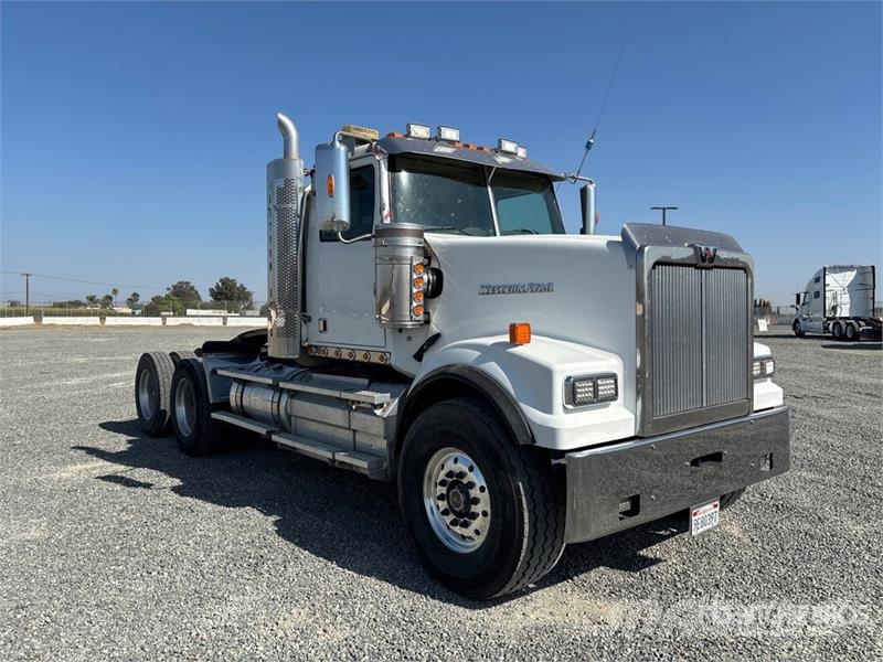 Western Star 4900 6x4 Heavy Haul T/A Day Cab Truck Tractor Vetopöytäautot