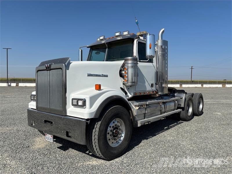 Western Star 4900 6x4 Heavy Haul T/A Day Cab Truck Tractor Vetopöytäautot