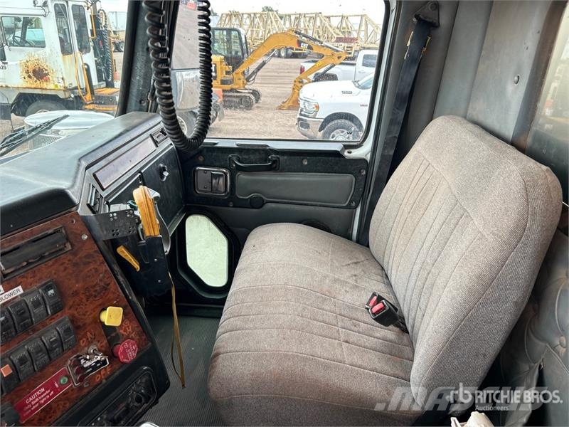 Western Star 4900 8x4 Twin-Steer Vacuum Excavator Truck Slamsugningsbil
