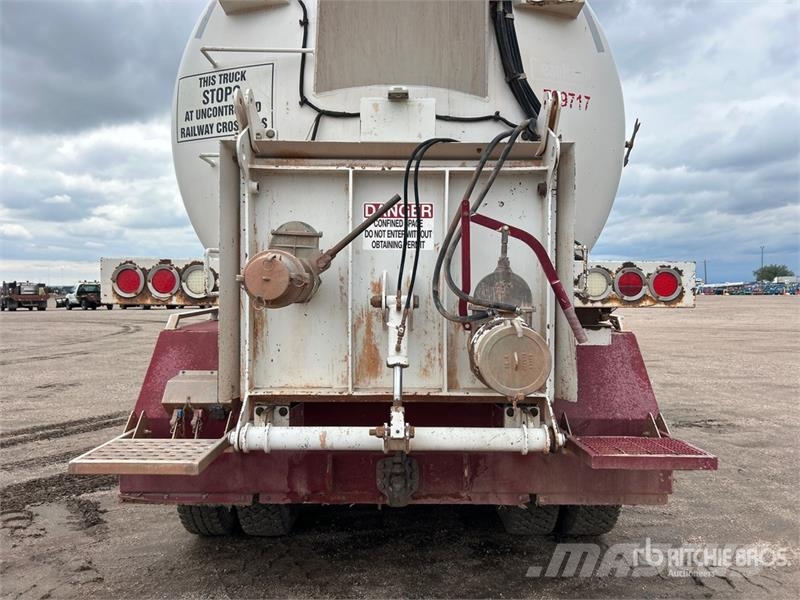 Western Star 4900 8x4 Twin-Steer Vacuum Excavator Truck Slamsugningsbil
