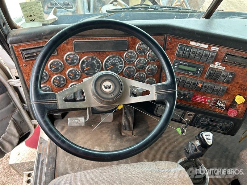 Western Star 4900 8x4 Twin-Steer Vacuum Excavator Truck Slamsugningsbil